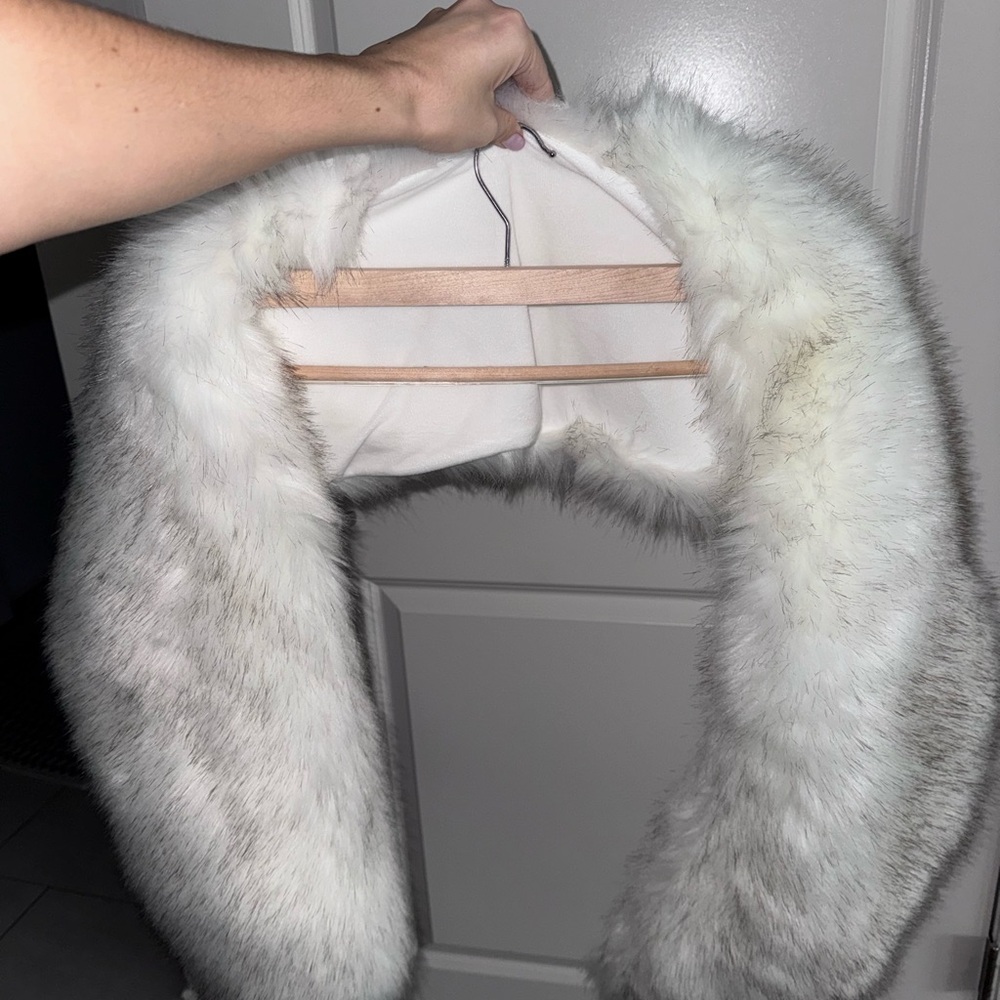 White Faux Fur Collar Scarf